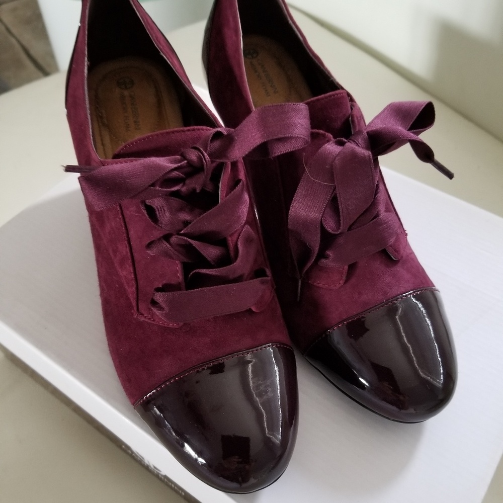 Shoes - Picture 2 of 6
